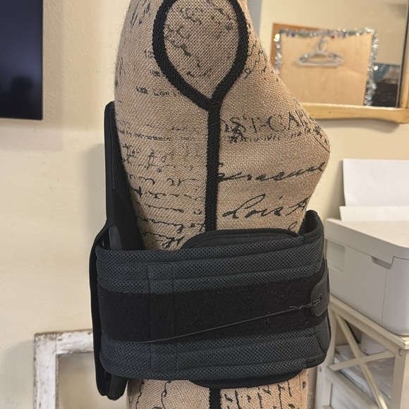 Like new, Aspen Horizon 2 piece, adjustable(in so many ways) back brace. - Picture 3 of 16